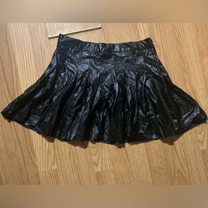 3/20 NWT Black pleated faux ‘pleather’ mini skirt ladies/jrs Medium